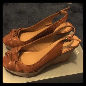 Apt 9 3.5” high heel platforms size 7.5